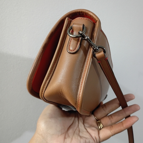 Coach, EUC, Women's,Crossbody Bag, Kiss-Lock Closure,Color Tan "Limited Edition" - Picture 12 of 16